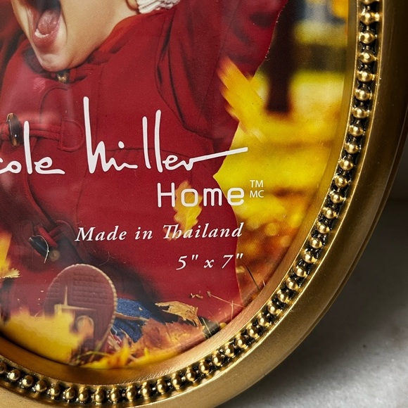 Nicole Miller Ornate Gold Oval Frame for 5x7” photo - Picture 5 of 11